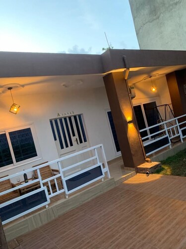 Okpèyèmi guest house 