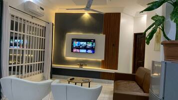 Villa, balkon, uitzicht op tuin | Woonruimte