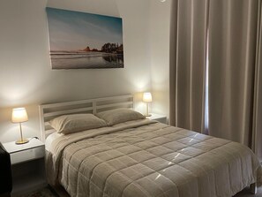 1 bedroom, bed sheets