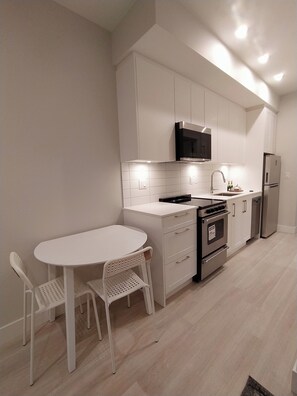 Microwave, oven, stovetop, dishwasher