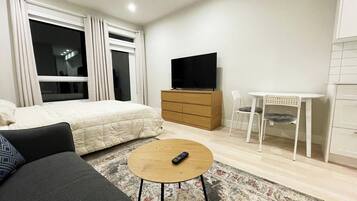 1 bedroom, bed sheets