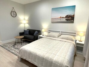 1 bedroom, bed sheets
