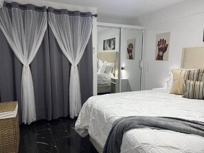 客房内保险箱、熨斗/熨衣板、WiFi、床单