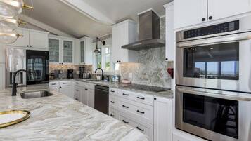 House, Multiple Beds, Kitchen, Ocean View | Private kitchen