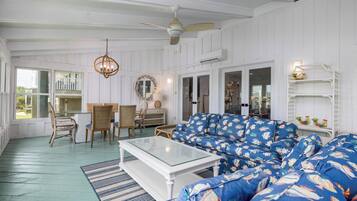 House, Multiple Beds, Kitchen, Ocean View | Living area