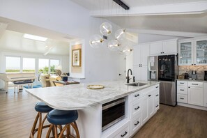 Nhà, nhiều giường, bếp, quang cảnh biển | Nội thất