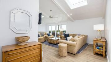 House, Multiple Beds, Kitchen, Ocean View | Interior