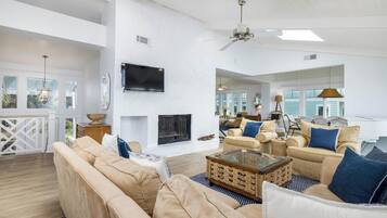 House, Multiple Beds, Kitchen, Ocean View | Living area