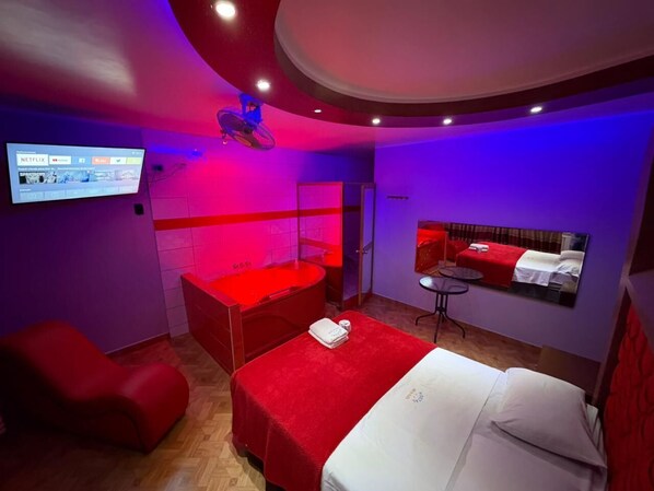 Luxury Room, Park View | Laptop workspace, free WiFi