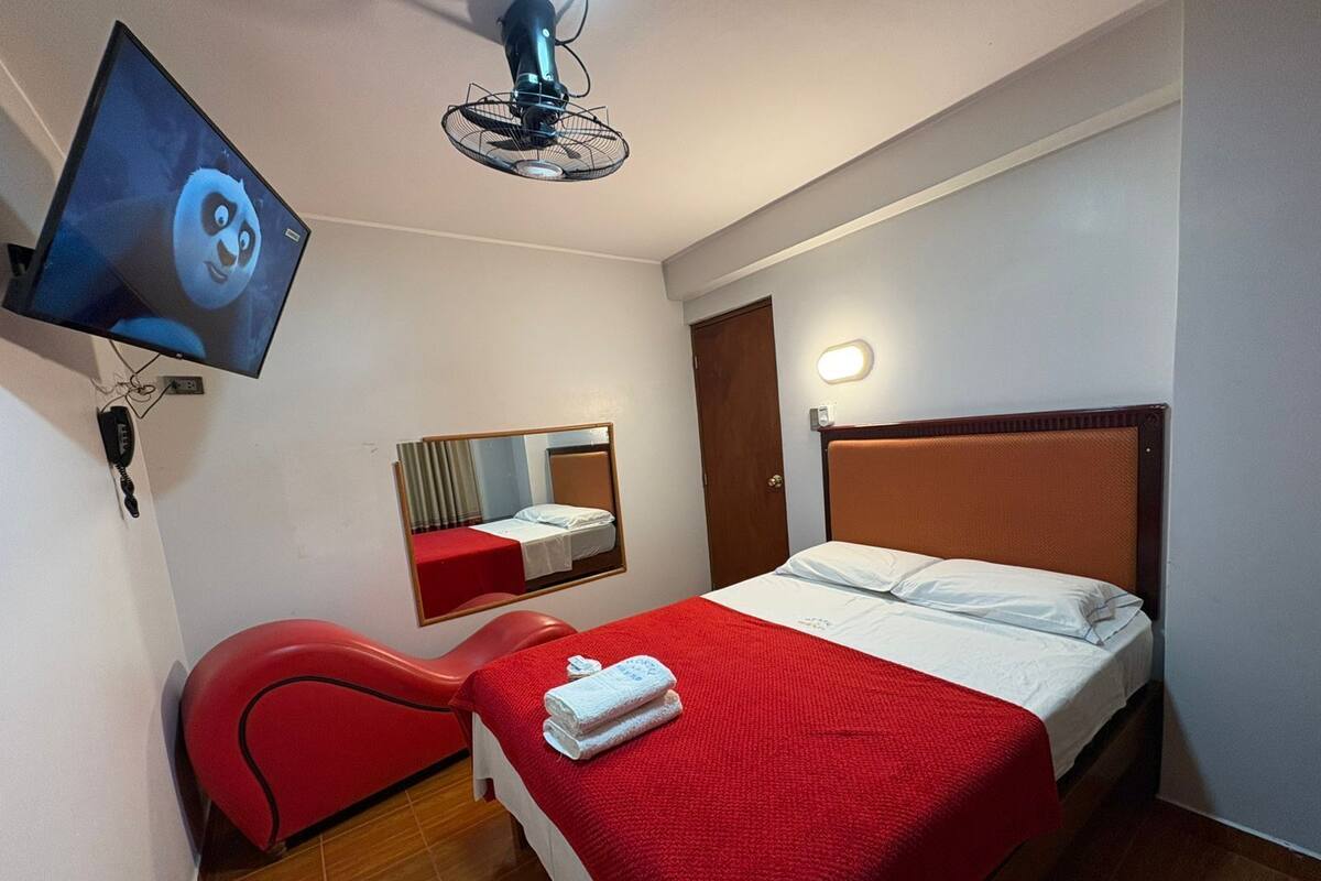 Classic Room | Laptop workspace, free WiFi