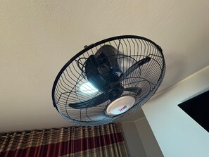 Classic Room | Laptop workspace, free WiFi