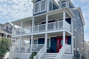 Exterior - Rental near beach, 3 houses to boardwalk (Point Pleasant Beach)
