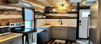 Civil War-era Log Farmhouse near Historic Gettysburg for 8 Guests