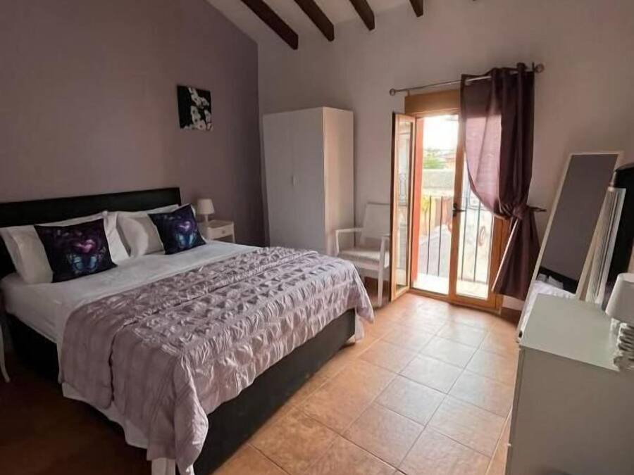 Quarto casal luxo | Escrivaninha, cortinas blackout, Wi-Fi de cortesia