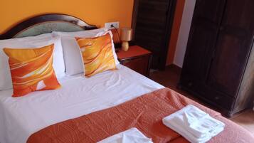 مكتب وستائر تعتيم وواي فاي مجانًا