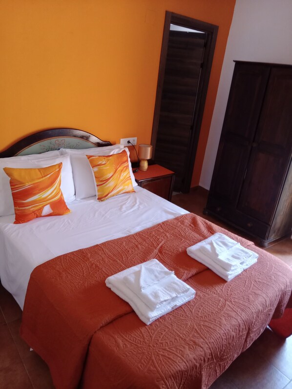 Habitación clásica doble, balcón | Escritorio, cortinas opacas, wifi gratis