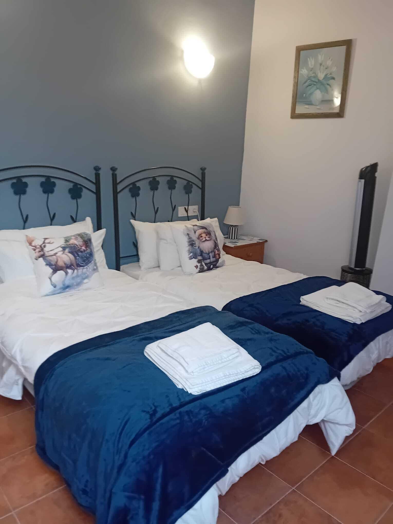 Twin Room | Schreibtisch, Verdunkelungsvorhänge, kostenloses WLAN