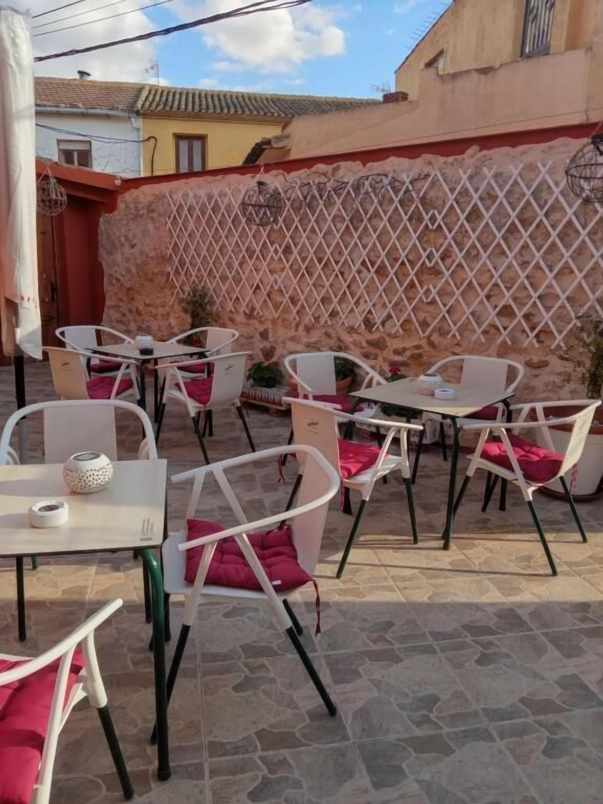 รับประทานอาหารกลางแจ้ง