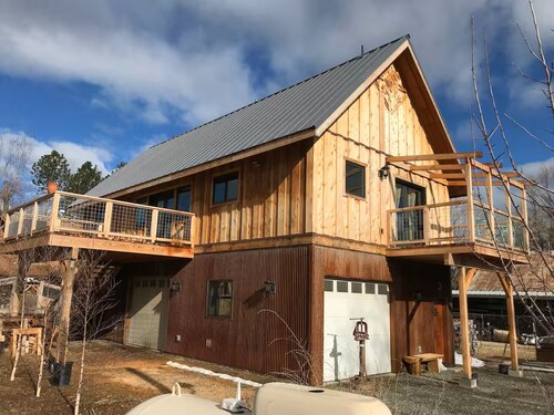 A Restful Retreat Just A Stones Throw Away From Downtown 