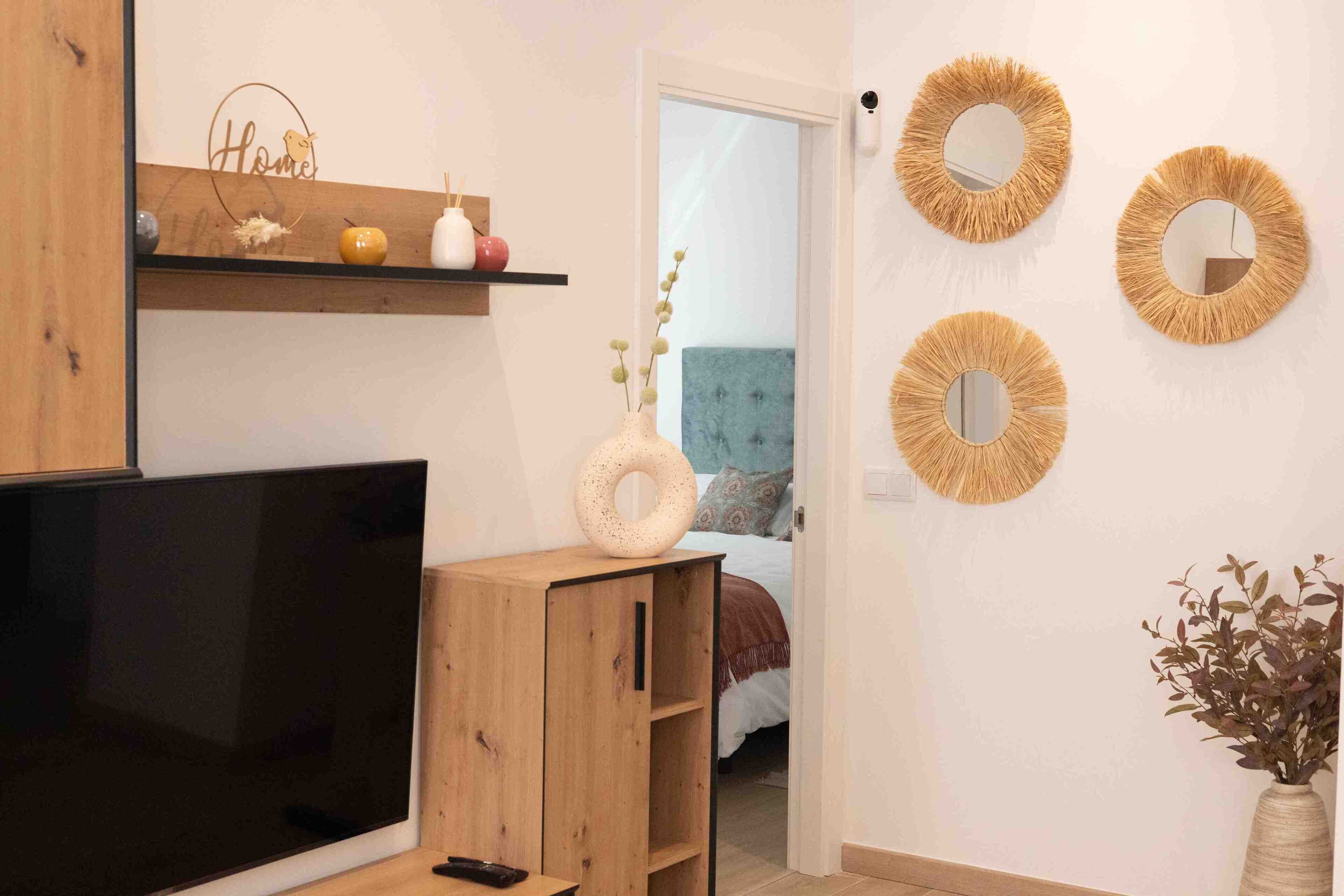 2 bedrooms, iron/ironing board, internet, bed sheets