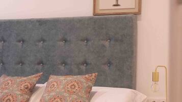 2 dormitoris, planxa i posts de planxar, Internet i roba de llit