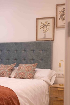 2 عدّة غرف نوم ومكواة/لوح كي وخدمة الإنترنت وملاءات أسرّة