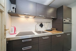 Kühlschrank, Ofen, Herdplatte