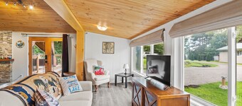 Charming Cabin w Large Yard Near Rideau Lakes