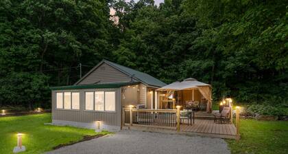 Charming Cabin w Large Yard Near Rideau Lakes