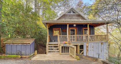 6 Mi to Boone: Blue Ridge Family Cabin w/ Fire Pit