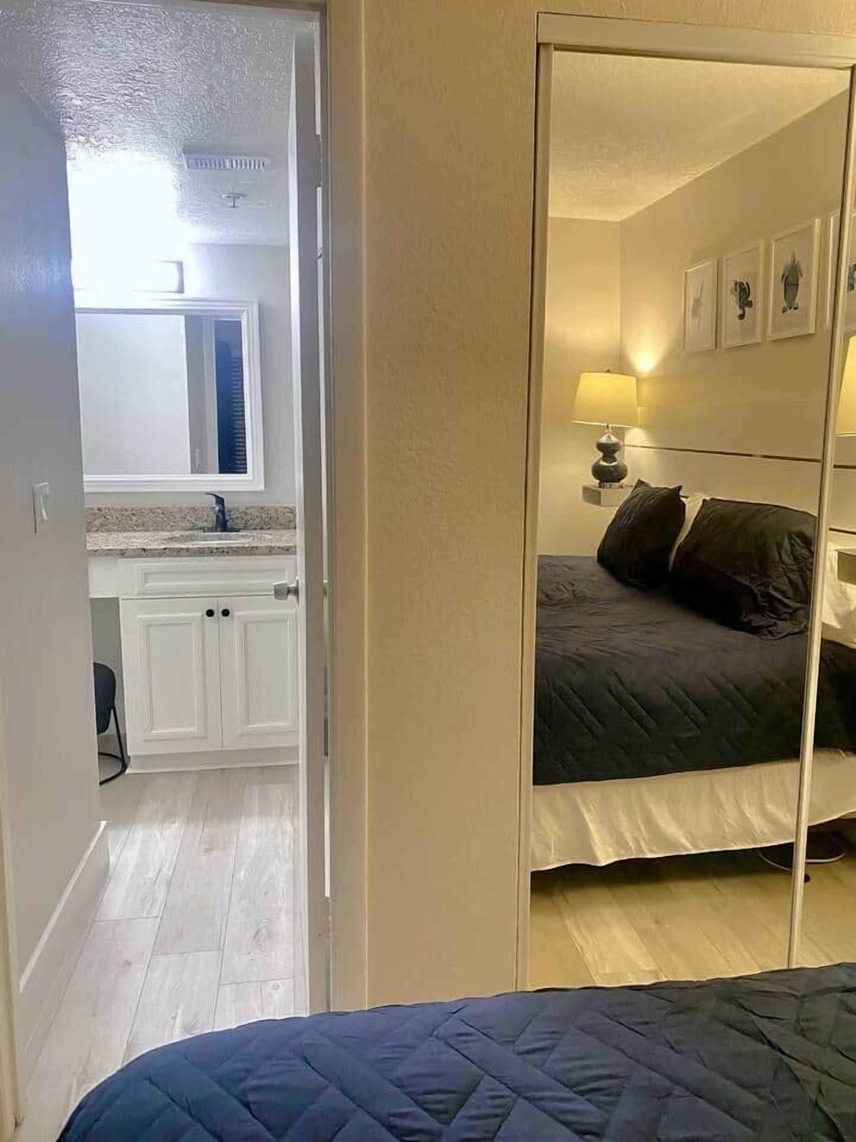 2 bedrooms, in-room safe, desk, iron/ironing board