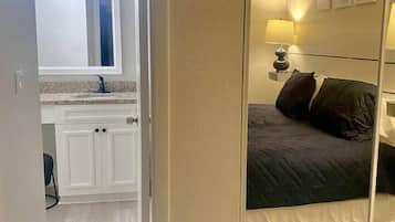 2 habitaciones, caja de seguridad en la habitación y escritorio