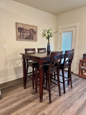 Dining - Fabulous new modern 3-bedroom house in historic downtown Denison (Denison)