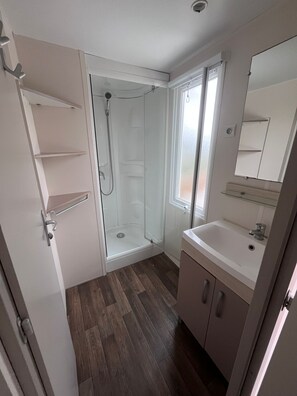 Shower - Le Cœur d'Opale Mobil-Home J009 by the sea (Le Portel)