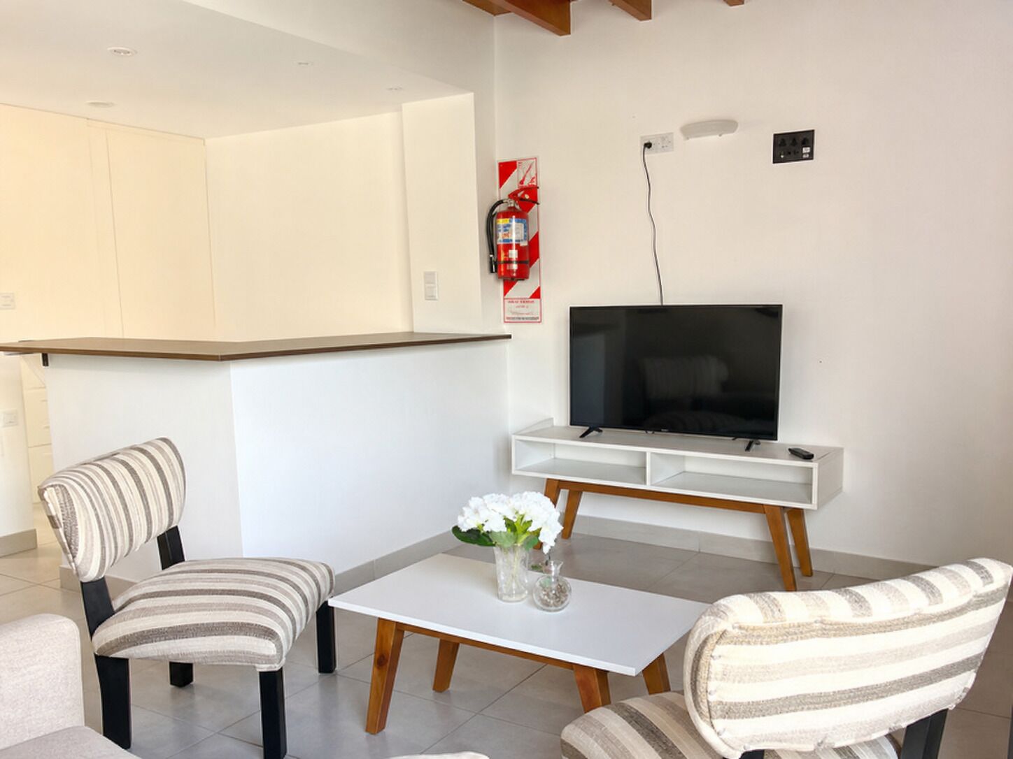 Departamento clásico, vista a la montaña | Área de sala de estar | Smart TV 
