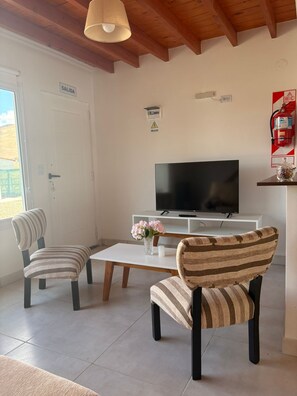 Classic Apartment, Mountain View | Living area - Adventure Aparts (El Calafate)