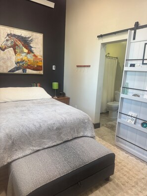 1 غرفة نوم ومكواة/لوح كي وواي فاي وملاءات أسرّة