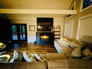 TV, peis og stereoanlegg