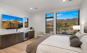 3 bedrooms, desk, free WiFi, bed sheets