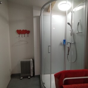 Shower, hair dryer, towels - Quiet, detached chalet in the heart of nature near Gerardmer (Le Tholy)
