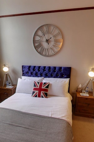 Basic Double Room, Garden View | Desk, laptop workspace, soundproofing, iron/ironing board