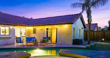 Music Lovers GAME ROOM w/ Pool & Spa Basketball Court Oasis