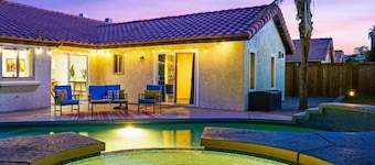 Music Lovers GAME ROOM w/ Pool & Spa Basketball Court Oasis