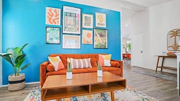 TV, fireplace, table tennis, stereo