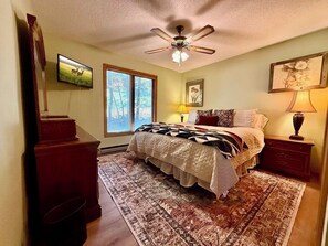 4 bedrooms, iron/ironing board, free WiFi, bed sheets