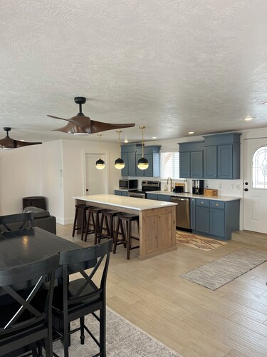 Serene 2-bedroom apartment private fully renovated Spanish decor!!