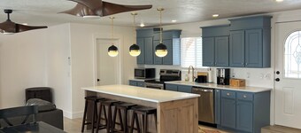 Serene 2-bedroom apartment private fully renovated Spanish decor!!