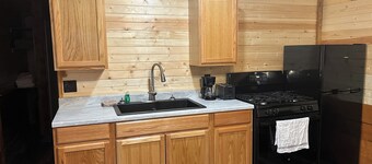 Delightful Cabin #4 close to Warrensburg, Knob Knoster, and Clinton.