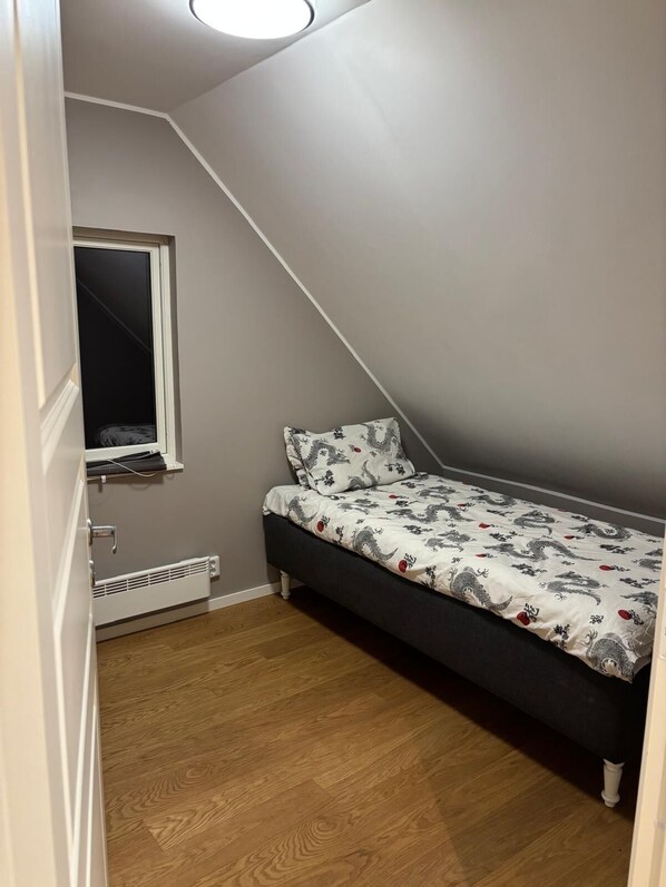 2 makuuhuonetta, silitysrauta/-lauta, Wi-Fi, vuodevaatteet