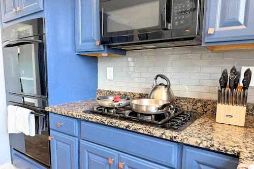 Allentown 3BR Home • Family Friendly & Spacious w/ City View Deck & Parking